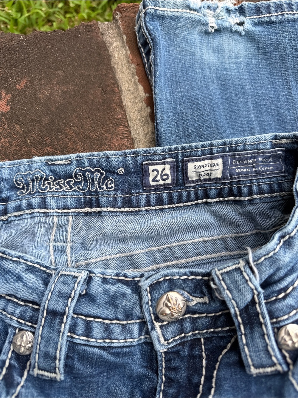 Miss Me signature boot cut blue jeans size 26 - Picture 4 of 7